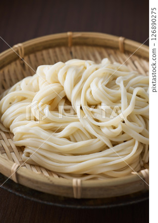 Udon noodles served in a colander 126890275