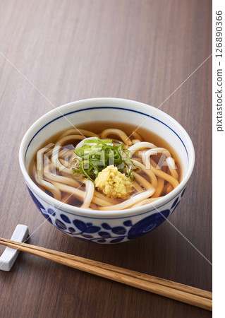 Warm udon noodles 126890366