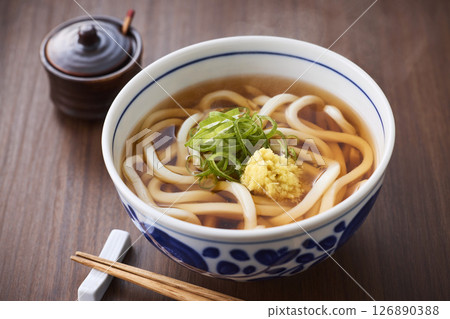 Warm udon noodles 126890388