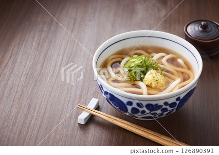 Warm udon noodles 126890391