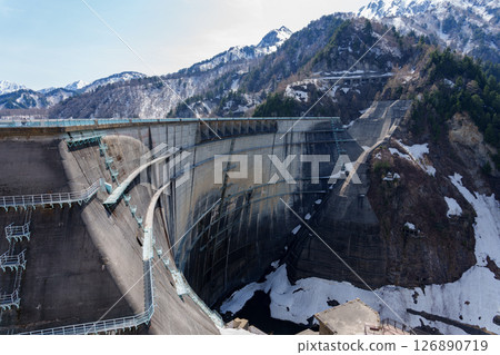 Kurobe Dam Alpine Route Spring 126890719