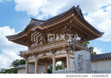 Naritasan Fudoson (Naritasan Osaka Betsuin Myooin) Mountain gate Naritasan Fudoson (Naritasan Osaka Betsuin Myooin) Mountain gate 126890820