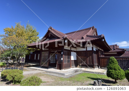 在會津若鬆晴朗的一天，我們參觀了會津藩校日新館武術館，感受到了熱烈的歡呼聲。 126891063