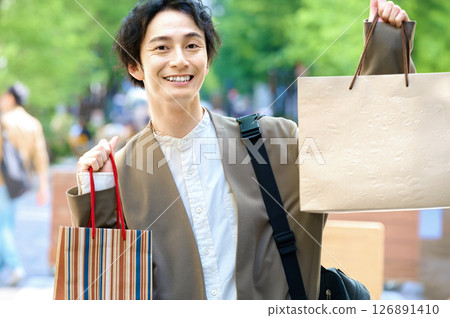 喜歡購物的男士 喜歡購物的男士 126891410