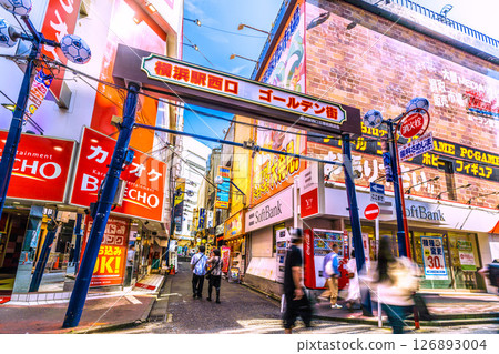 6 月 1 日,日本橫濱城市景觀。橫濱站西口景觀,包括第五大道(2025) 6 月 1 日,日本橫濱城市景觀。橫濱站西口景觀,包括第五大道(2025) 126893004