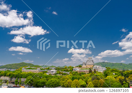 《兵庫縣》姬路城：初夏的綠色季節 126897105