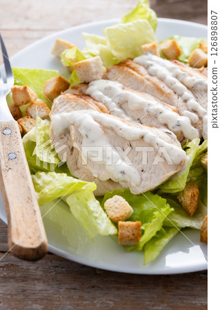 Crunchy Caesar salad with chicken 126898807