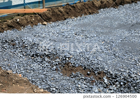 Image of house foundation work (crushed stone paving) 126904500