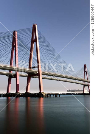 [Long exposure] Nagoya Port West Bridge and Nagoya Port Triton seen from the sea 126905447
