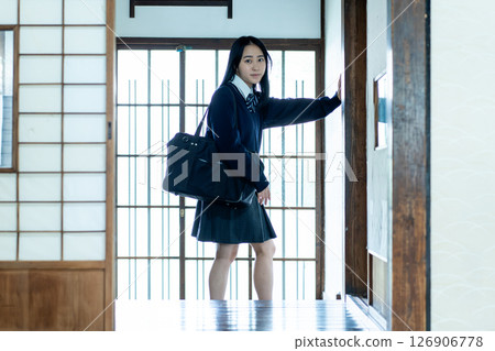 高中女生上下學、回家、入口 126906778
