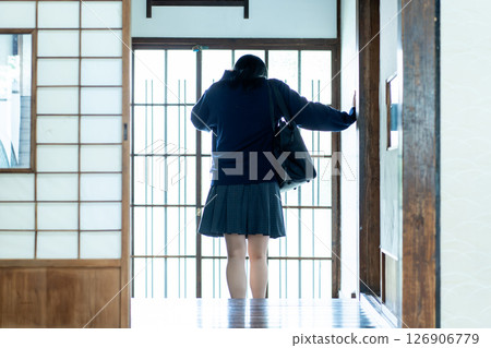 高中女生上下學、回家、入口 126906779