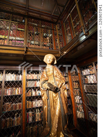 the Morgan library and museum in New York, USA,  is a museum and research library in New York City 126907841