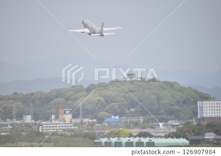 飛機和天空 126907984