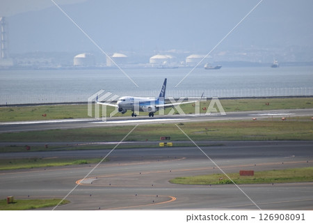飛機和天空 飛機和天空 126908091