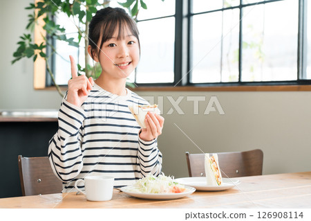麵包，吃三明治的小學女孩，孩子 126908114