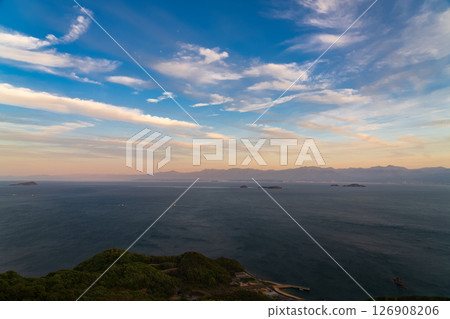 《愛媛郡》來島海峽的日落與龜老山展望台的景色 126908206