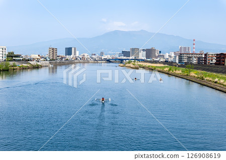 鹿野川和靜岡縣沼津市的街景 126908619
