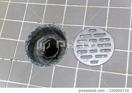 40年浴室排水管黴菌翻新 126908718