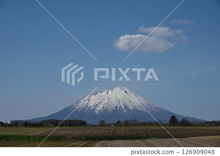 Mt. Yotei with its beautiful remaining spring snow seen from Toyako Town Mt. Yotei with its beautiful remaining spring snow seen from Toyako Town 126909048
