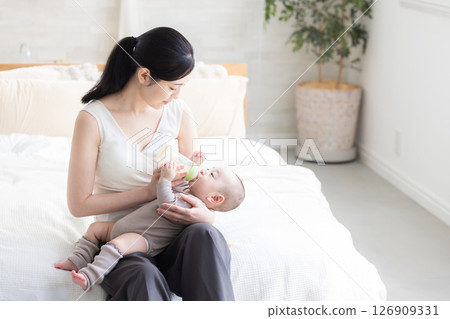 Mother feeding baby milk 126909331