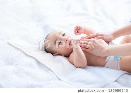 Baby massage 126909343