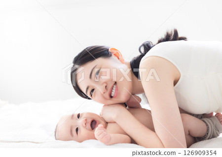 寶貝和媽媽 126909354
