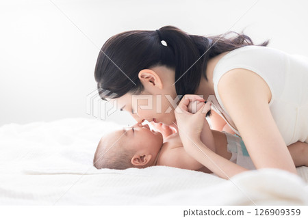 寶貝和媽媽 126909359