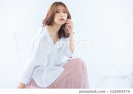 Young woman beauty 126909374