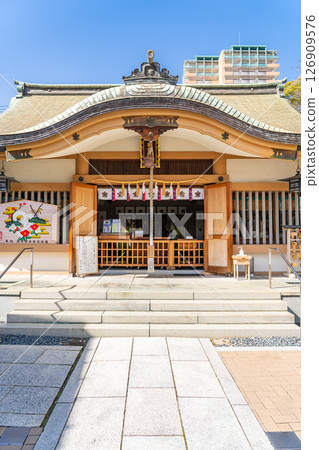Broom Shrine, Tokui Shrine, worship hall (the upper shrine of the three Tokui Hachiman Shrines), prayer for safe childbirth (granting a broom for safe childbirth), Yamatocho, Nada Ward, Kobe City Broom Shrine, Tokui Shrine, worship hall (the upper shrine of the three Tokui Hachiman Shrines), prayer for safe childbirth (granting a broom for safe childbirth), Yamatocho, Nada Ward, Kobe City 126909576