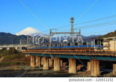 1000 series train crossing the Kawaoto River with Mount Fuji in the background 126911252