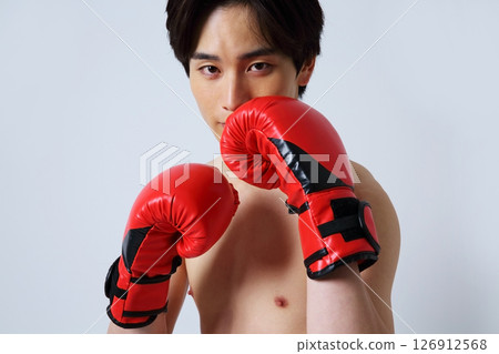 一名男拳擊手的形象 126912568