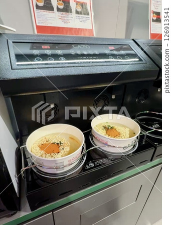 Instant ramen cooker 126913541
