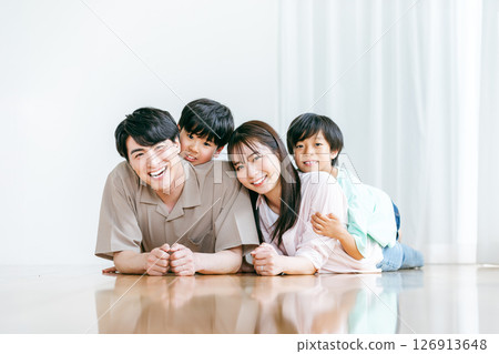 A family relaxing in the living room 126913648