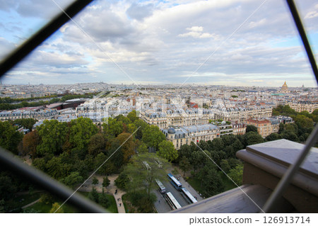 巴黎，法國從艾菲爾鐵塔的視圖 126913714