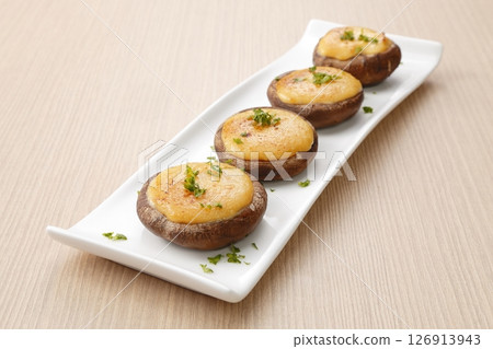 Grilled Shiitake Mushrooms with Garlic Mayonnaise (Easy Snack) Grilled Shiitake Mushrooms with Garlic Mayonnaise (Easy Snack) 126913943