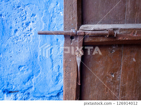 Wooden door close-up view with rusty Wooden door close-up view with rusty 126914012