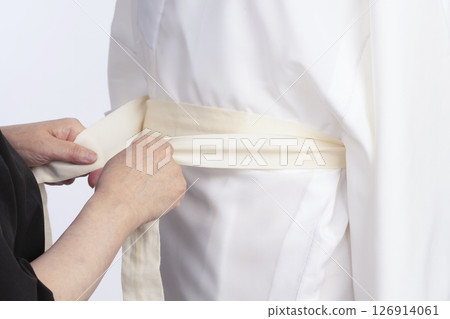 穿上男士冠冕袴的步驟:如何使用軀幹穿上男士袴 穿上男士冠冕袴的步驟:如何使用軀幹穿上男士袴 126914061