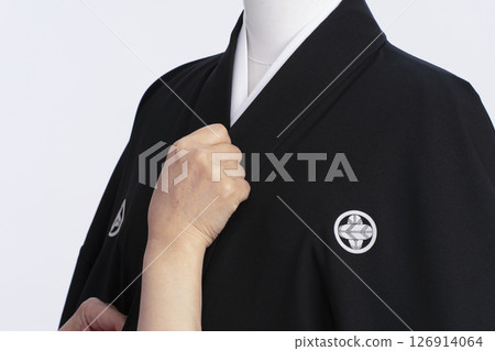 穿上男士冠冕袴的步驟:如何使用軀幹穿上男士袴 穿上男士冠冕袴的步驟:如何使用軀幹穿上男士袴 126914064