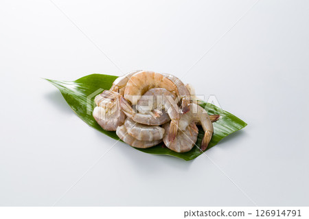 Vannamei shrimp served on a bed of orchid leaves 126914791