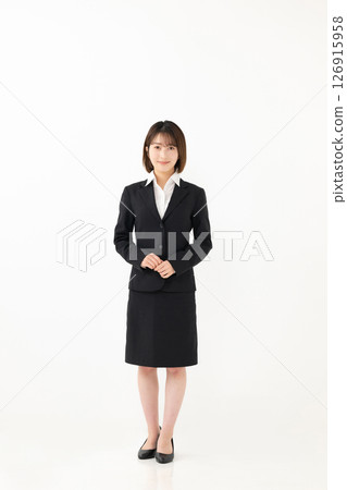 年輕女子商業女性面前 年輕女子商業女性面前 126915958