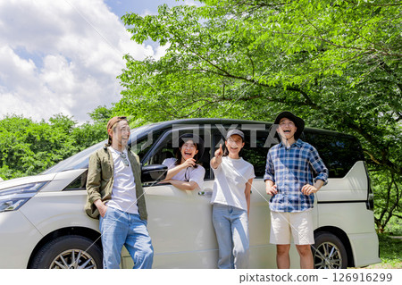 喜歡戶外的年輕人 126916299