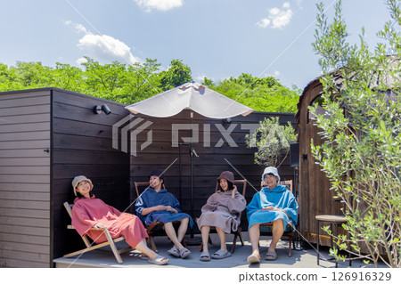 Men and women enjoying sauna 126916329