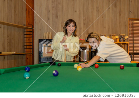 Men and women enjoying billiards 126916353