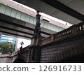 從下方看到的日本橋 126916733