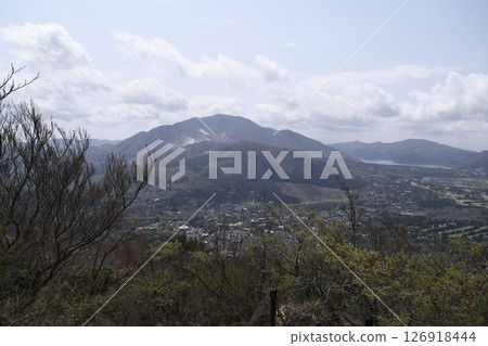 Owakudani seen from Mt. Kintoki Lake Ashi Owakudani seen from Mt. Kintoki Lake Ashi 126918444