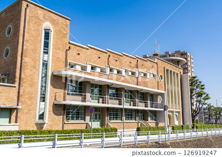 Kobe City Mikage Public Hall (supported by a donation from the seventh president of Hakutsuru Sake Brewery) Early Showa era modernist architecture, Mikageishicho, Higashinada Ward, Kobe City 126919247