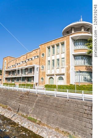 Kobe City Mikage Public Hall (supported by a donation from the seventh president of Hakutsuru Sake Brewery) Early Showa era modernist architecture, Mikageishicho, Higashinada Ward, Kobe City 126919248