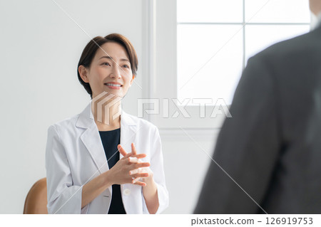 A female doctor who consults A female doctor who consults 126919753