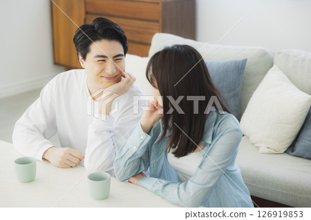 A young couple relaxing in the living room 126919853