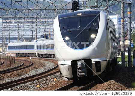 [JR West] 683 Series 8000 Series + 681 Series Limited Express "Thunderbird" (JR Kyoto Line: Shimamoto - Yamazaki) 126920329